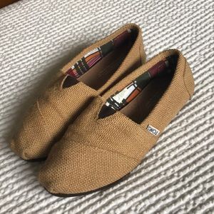 Toms Natural Burlap Women’s Slip-ons